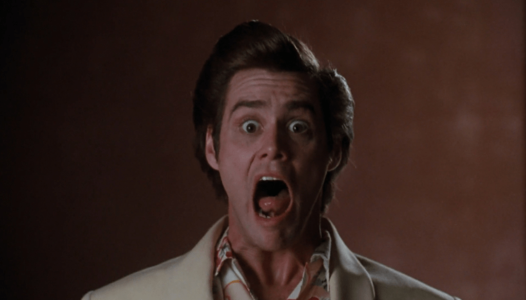 Jim Carrey in una scena di Ace Ventura - L'acchiappanimali (1994) di Tom Shadyac