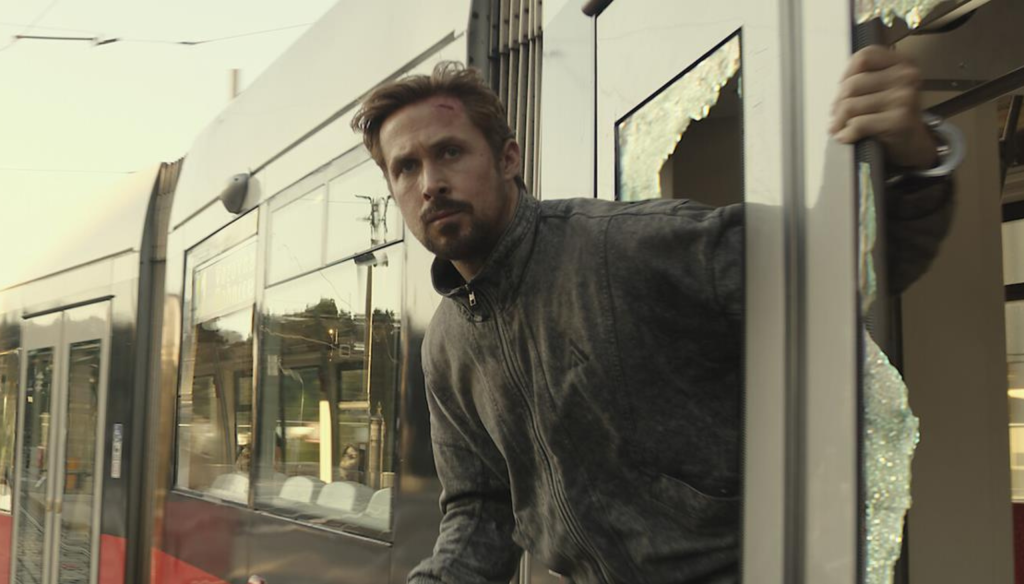Ryan Gosling in una scena di The Gray Man (2022) dei Fratelli Russo 