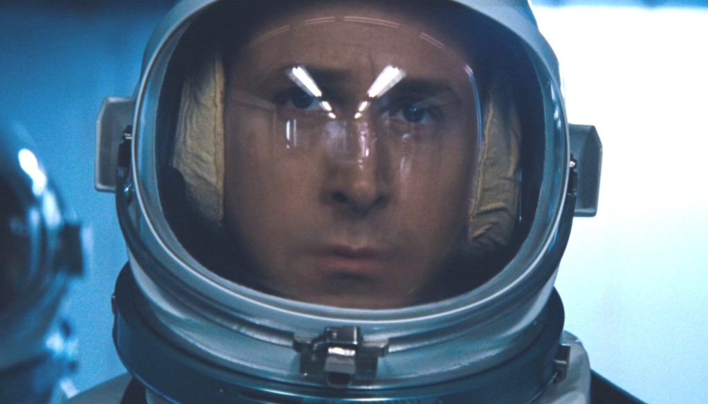 Ryan Gosling in una scena di First Man (2018) di Damian Chazelle