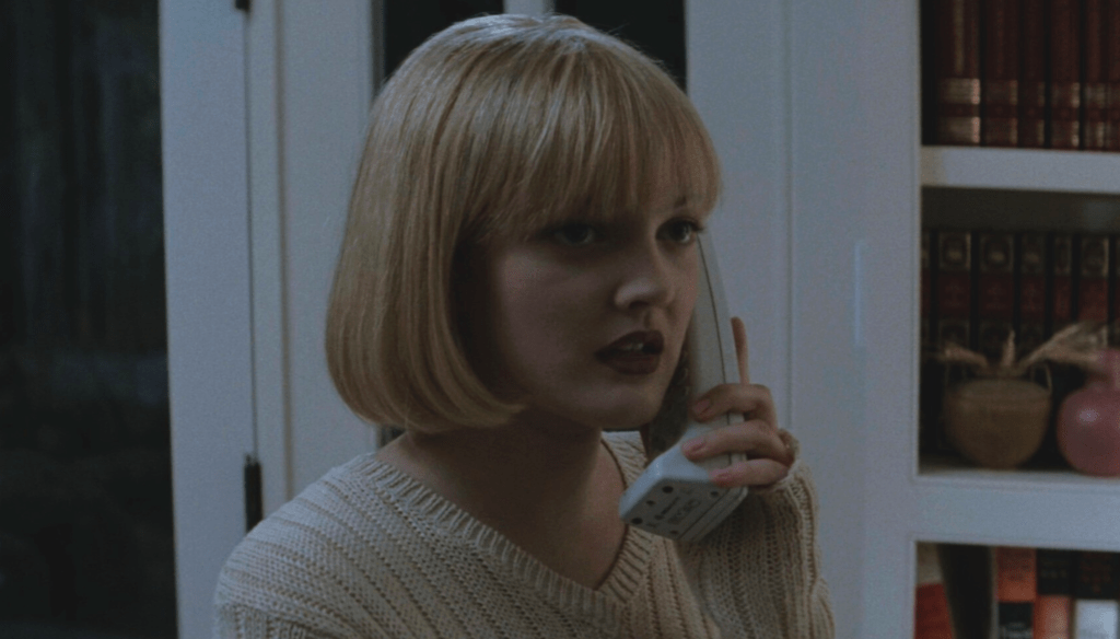 Drew Barrymore in una scena di Scream (1996) di Wes Craven