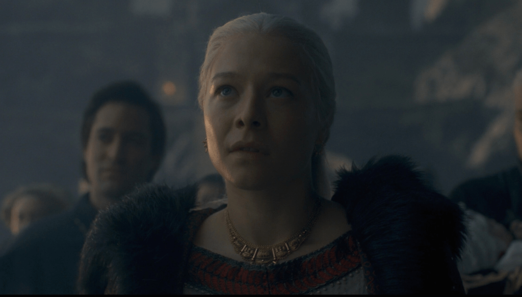 Emma D'Arcy in una scena di House of The Dragon, serie tv HBO prequel di Game of Thrones