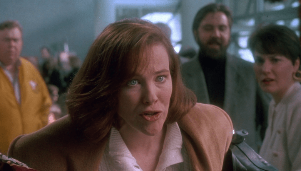Catherine O'Hara in una scena di Mamma ho perso l'aereo (1990) di Chris Columbus