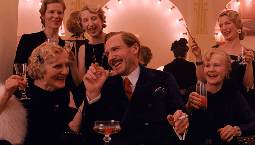 Ralph Fiennes: in una scena di Grand Budapest Hotel (2014) di Wes Anderson 
