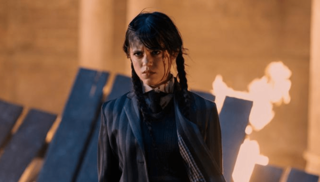 Jenna Ortega in una scena di Wednesday (2022), serie tv Netflix diretta da Tim Burton