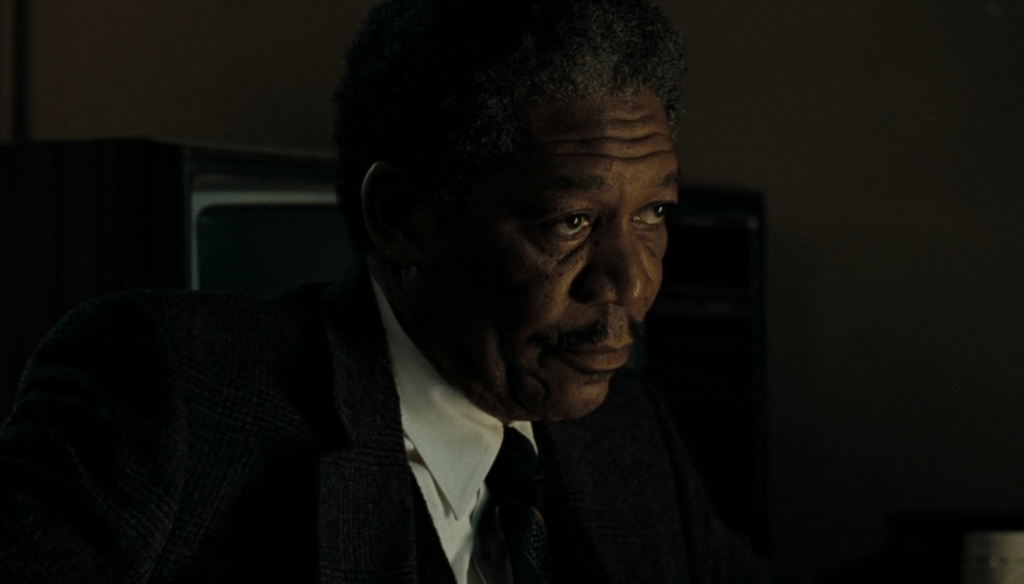 Morgan Freeman in una scena di Seven (1995) di David Fincher