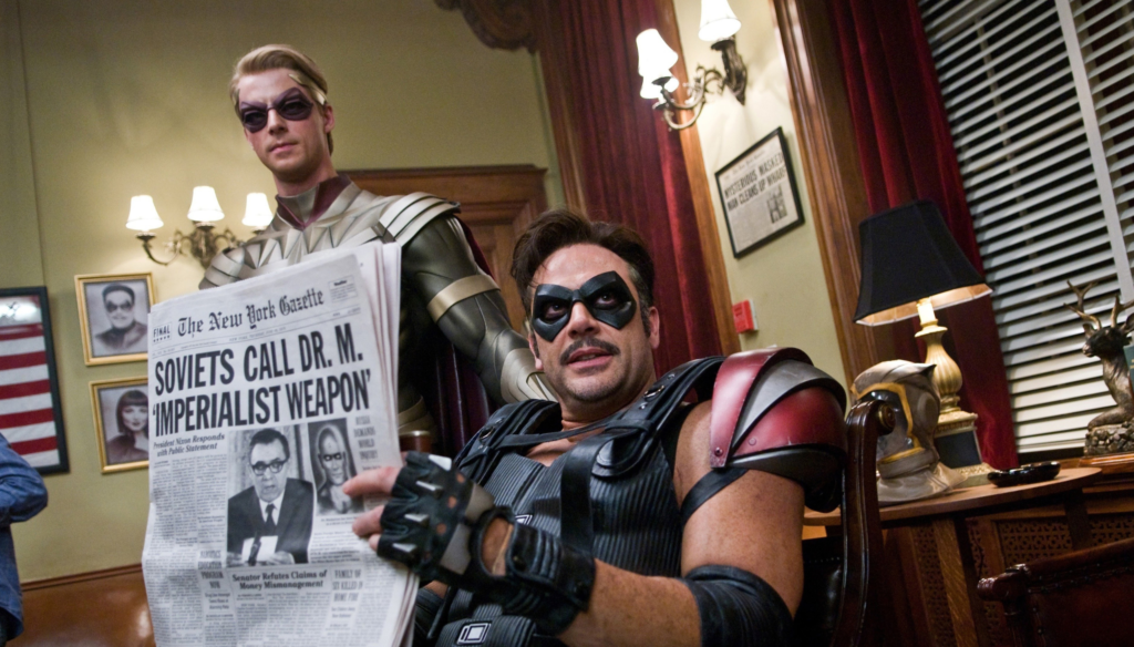 Jeffrey Dean Morgan nei panni del Comico e Matthew Goode nei panni di Ozymantis in una scena dal film Watchmen (2009) di Zack Snyder