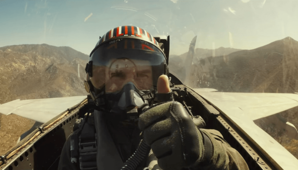 Tom Cruise in una scena di Top Gun Maverick (2022) di Joseph Kosinski
