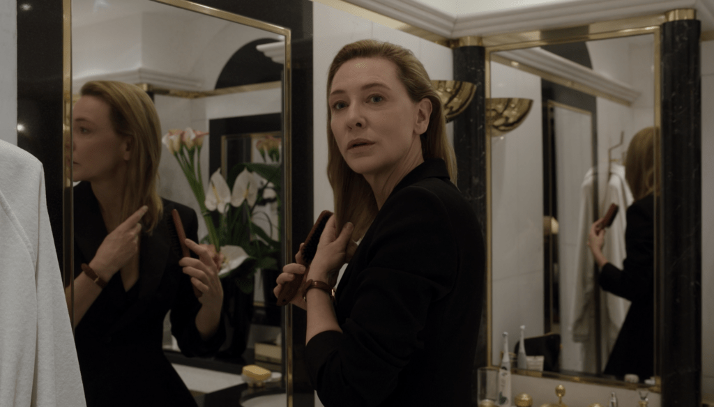 Cate Blanchett in una scena di Tàr (2022) di Todd Field 