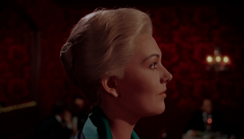 Kim Novak in una scena di Vertigo (1958) di Alfred Hitchcock