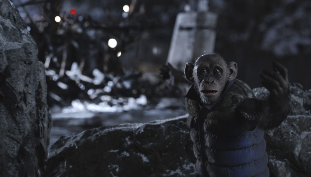Bad Ape in una scena di War for the Planet of the Apes (2017) di Matt Reeves
