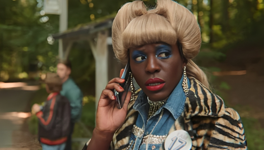 Ncuti Gatwa in una scena di Sex Education (2019 - 2023), serie tv Netflix