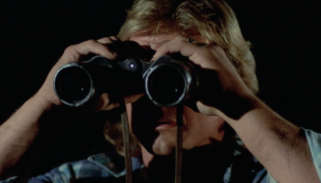 Roddy Piper in una scena di Essi vivono (1988) di John Carpenter 