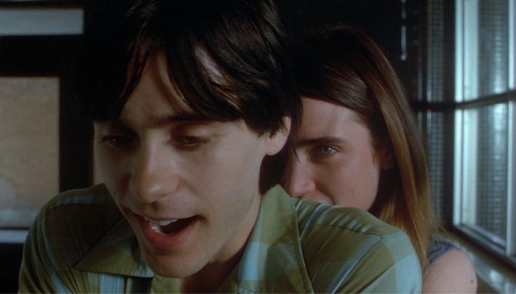Jared Leto e Jennifer Connelly in una scena di Requiem for a dream (2000) di  Darren Aronofsky
