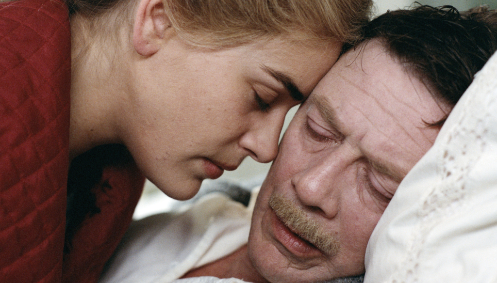 Ewa Frölin e Allan Edwall in una scena di Fanny e Alexander (1982) di Ingmar Bergman, ultima opera da regista