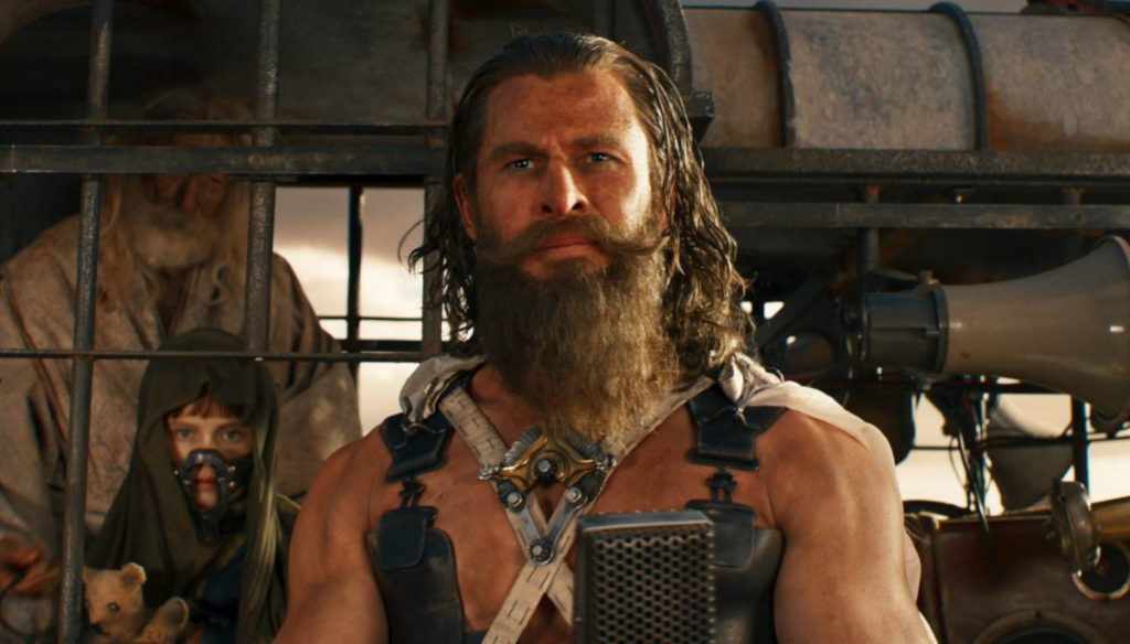 Chris Hemsworth in una scena di Furiosa (2024) di George Miller, prequel di Fury Road