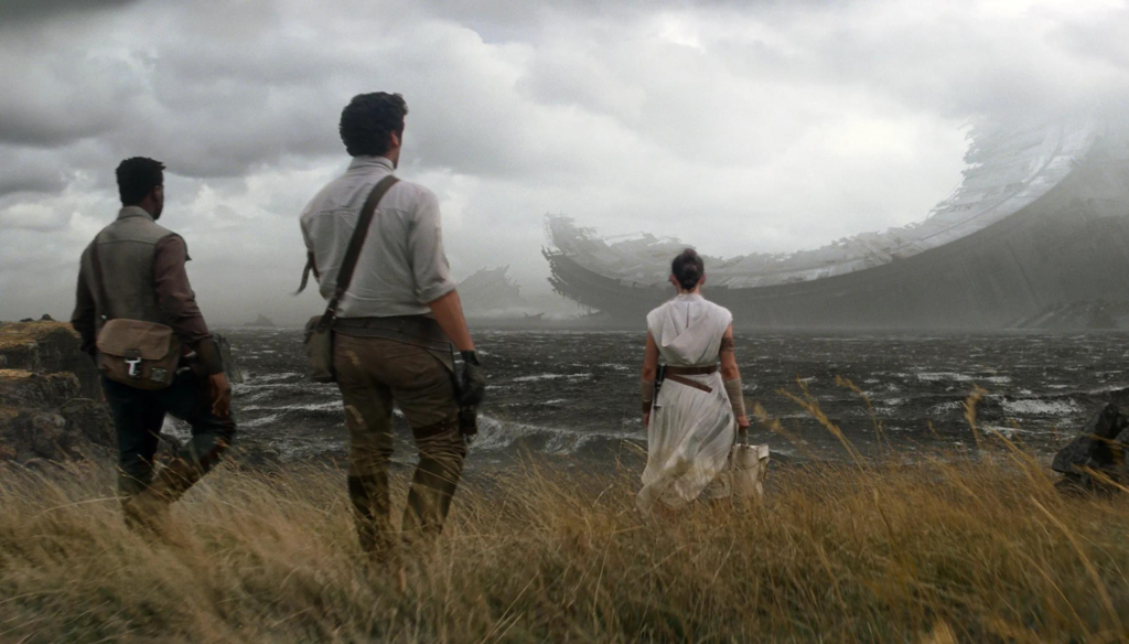 Rey, Poe e Finn in una scena di Star Wars - L'ascesa di Skywalker (2019) di J.J. Abrams