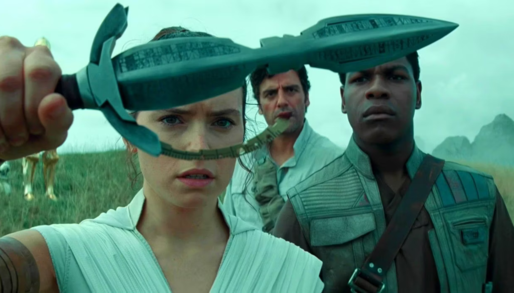 Ray, Poe e Finn in una scena di Star Wars - L'ascesa di Skywalker (2019) di J.J. Abrams