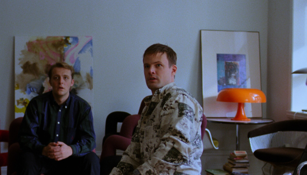 Anders Danielsen Lie (Thomas) in una scena di Sick of myself (2022) di Kristoffer Borgli 