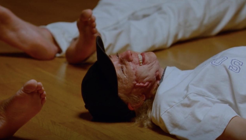 Kristine Kujath Thorp (Signe) nella scena finale di Sick of myself (2022) di Kristoffer Borgli 