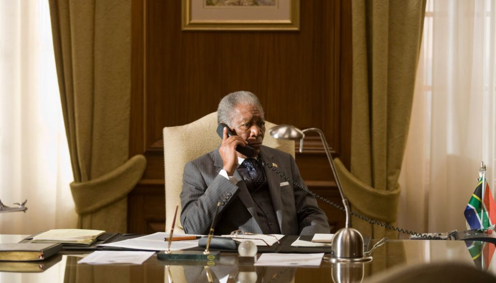 Morgan Freeman in una scena di Invictus (2009) di Clint Eastwood