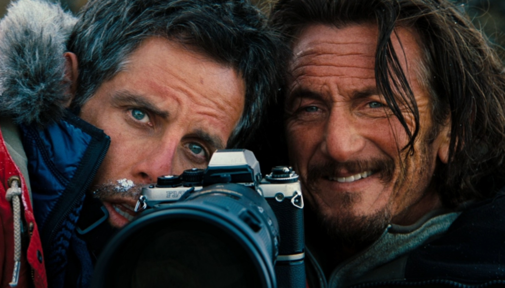 Ben Stillere Sean Penn in una scena di I sogni segreti di Walter Mitty (2013) di Ben Stiller