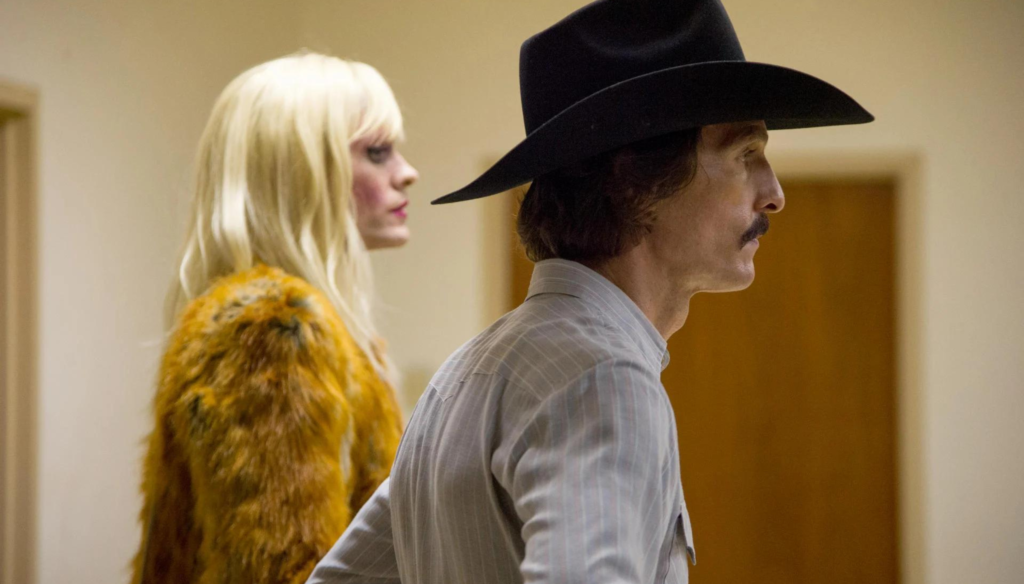 Matthew McConaughey e Jared Leto in una scena di Dallas Buyers Club (2013) di Jean-Marc Vallée