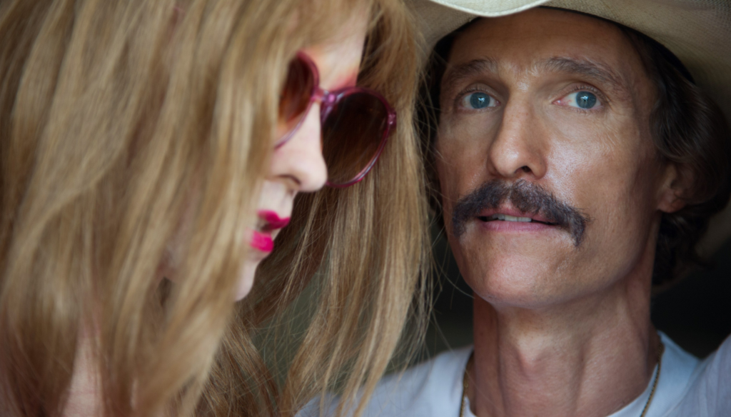 Matthew McConaughey e Jared Leto in una scena di Dallas Buyers Club (2013) di Jean-Marc Vallée