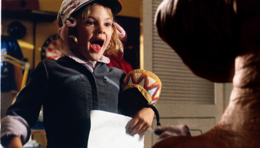 Gertie in una scena di E.T. (1982) di Steven Spielberg