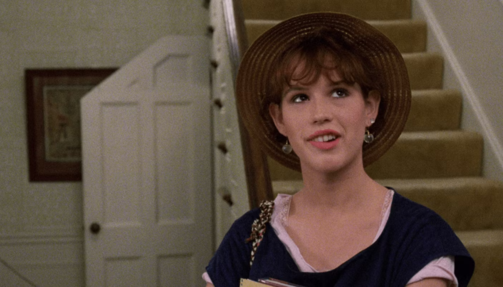 Molly Ringwald (Sam) in una scena di Un compleanno da ricordare (1984) di John Hughes