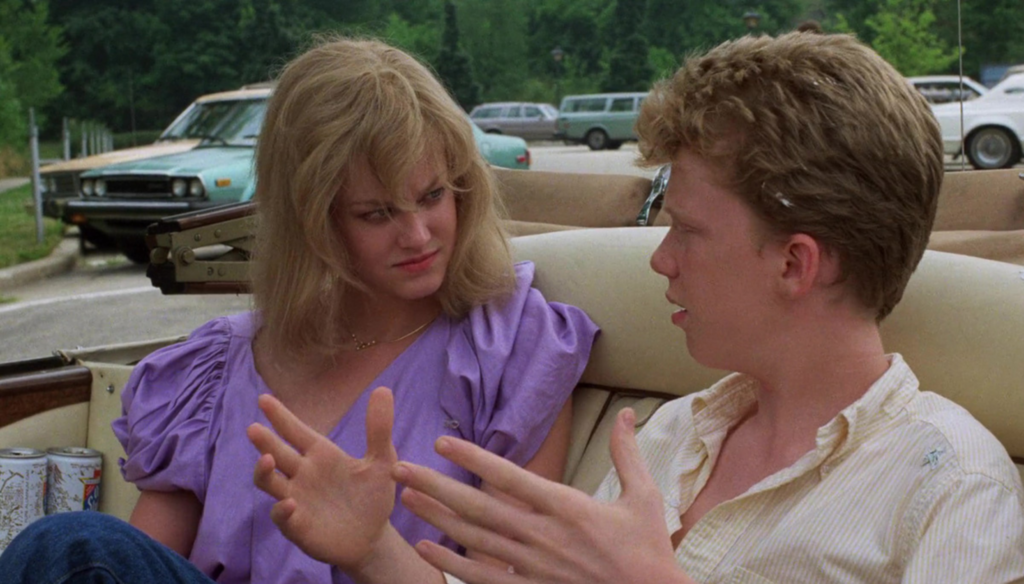 Haviland Morris (Caroline) e Anthony Michael Hall (Ted) in una scena di Un compleanno da ricordare (1984) di John Hughes