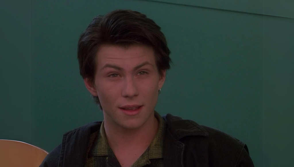 Christian Slater in una scena di Heathers (1989) di Michael Lehmann, noto in Italia col titolo di Schegge di follia