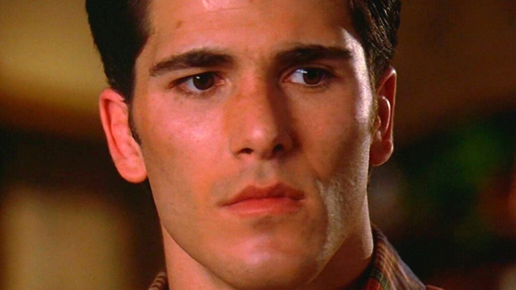 Michael Schoeffling (Jake) in una scena di Un compleanno da ricordare (1984) di John Hughes