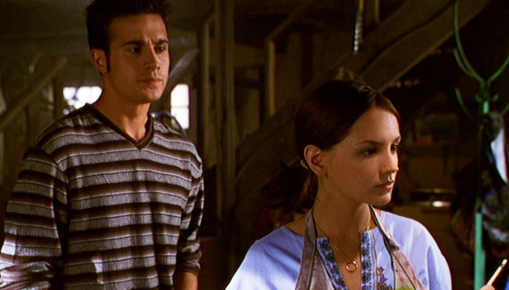 Rachael Leigh Cook e Freddie Prinze Jr. in una scena di She's all that (1999) di Robert Iscove