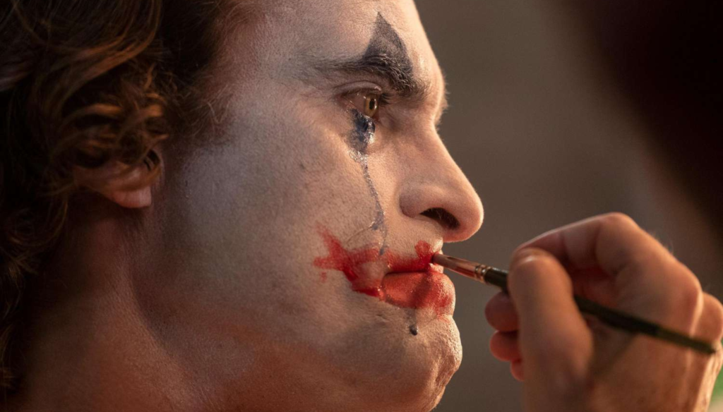 Joaquin Phoneix in una scena di Joker (2019) di Todd Phillips