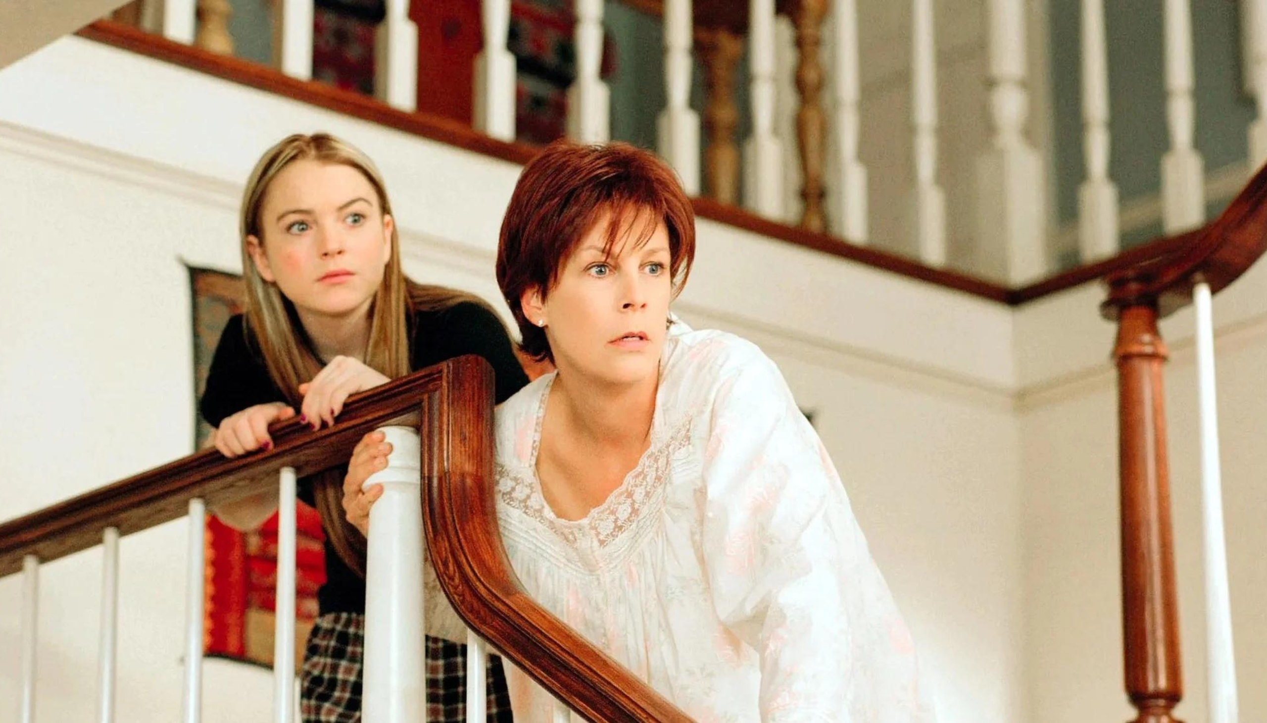 Lindsay Lohan e Jamie Lee Curtis in una scena di Freaky Friday (2003) di Mark Waters