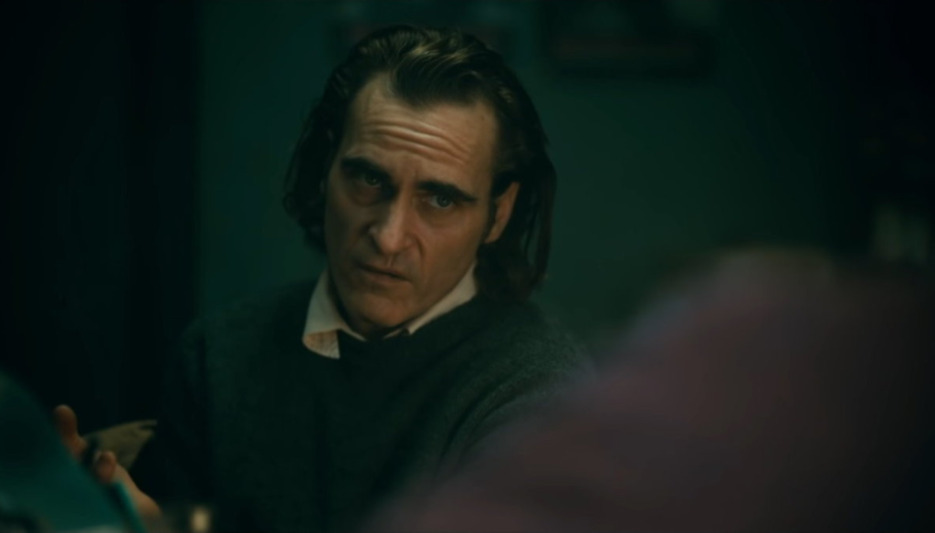 Joaquin Phoneix in una scena di Joker (2019) di Todd Phillips