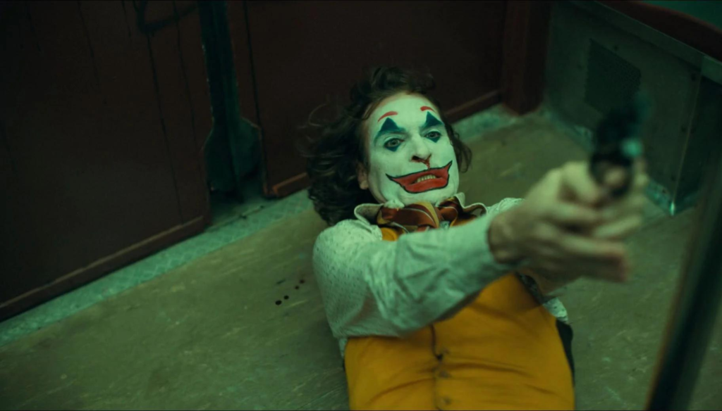 Joaquin Phoneix in una scena di Joker (2019) di Todd Phillips