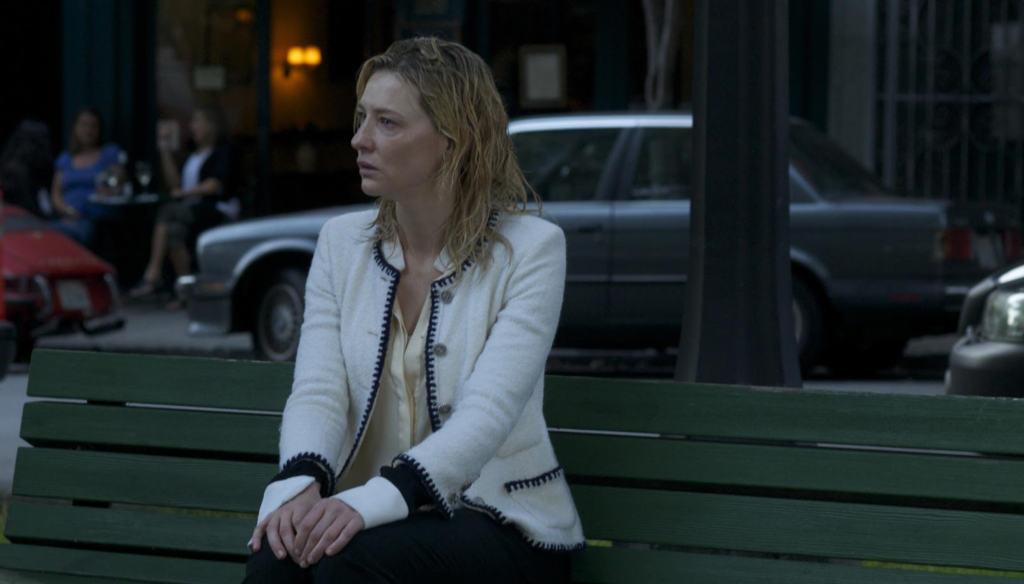 Cate Blanchett in una scena di Blue Jasmine (2013) di Woody Allen