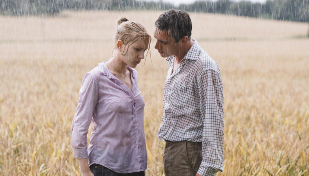 Scarlett Johansson e Jonathan rhys meyers in una scena di Match Point (2005) di Woody Allen