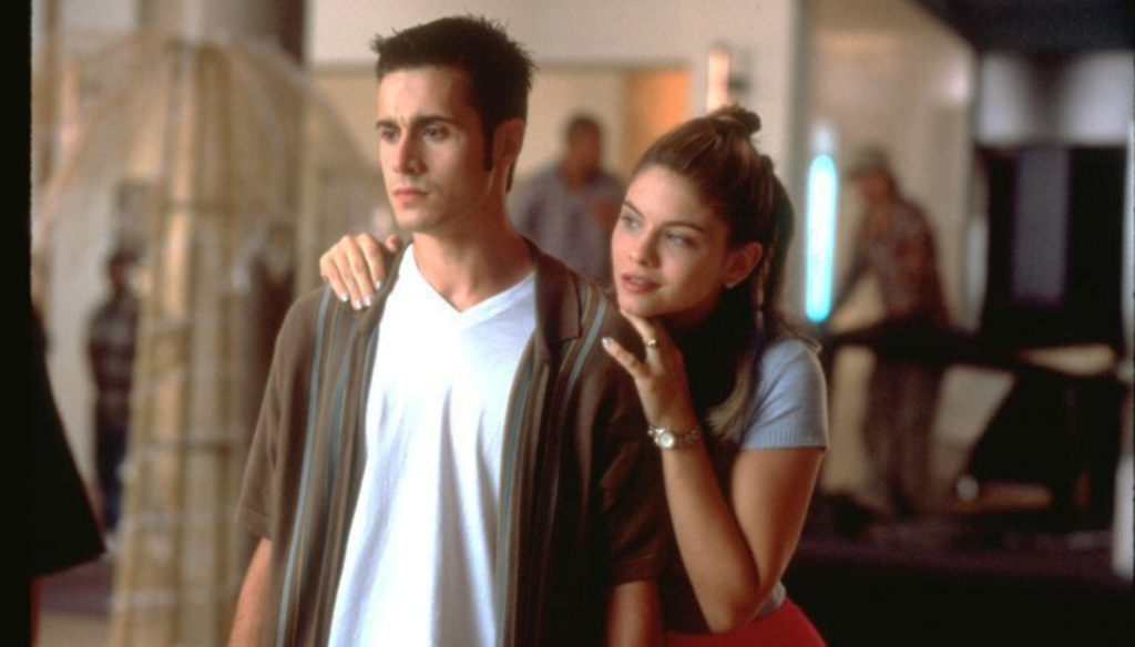 Rachael Leigh Cook e Jodi Lyn O'Keefe in una scena di She's all that (1999) di Robert Iscove