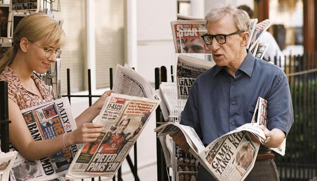 Scarlett Johansson e Woody Allen in una scena di Scoop (2006) di Woody Allen