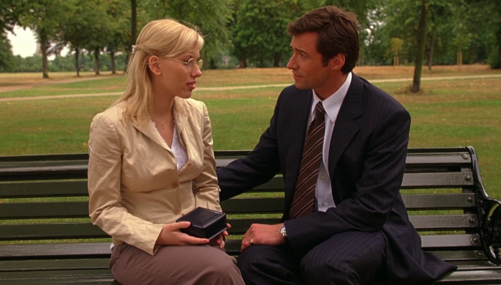 Scarlett Johansson e Hugh Jackman in una scena di Scoop (2006) di Woody Allen