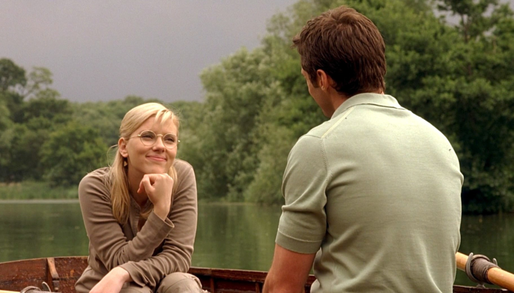 Scarlett Johansson e Hugh Jackman in una scena di Scoop (2006) di Woody Allen