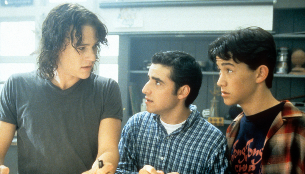 Joseph Gordon-Levitt, David Krumholtz e Heath Leadger in una scena di 10 cose che odio di te (1999) di Gil Junger