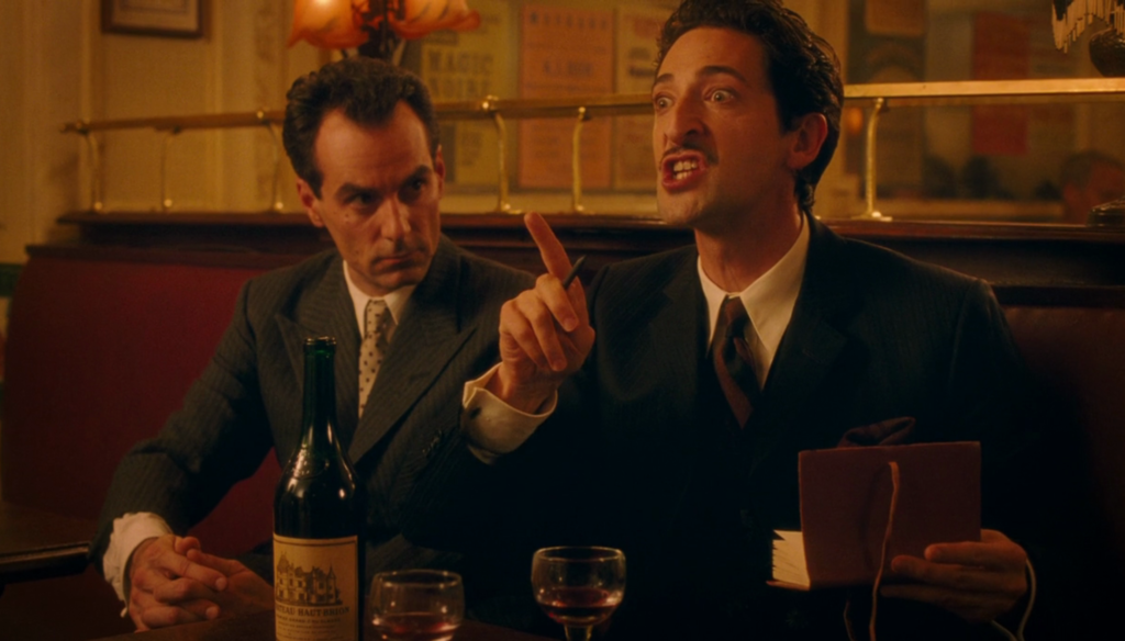 Adrien Brody in una scena di Midnight in Paris (2011) di Woody Allen