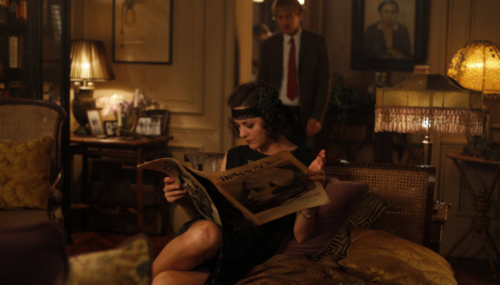 Owen Wilson e Marion Cotillard in una scena di Midnight in Paris (2011) di Woody Allen