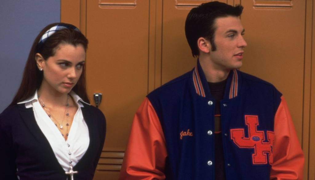 Mia Kirshner e Chris Evans in una scena di Not another teen movie (2001) di Joeal Gallen