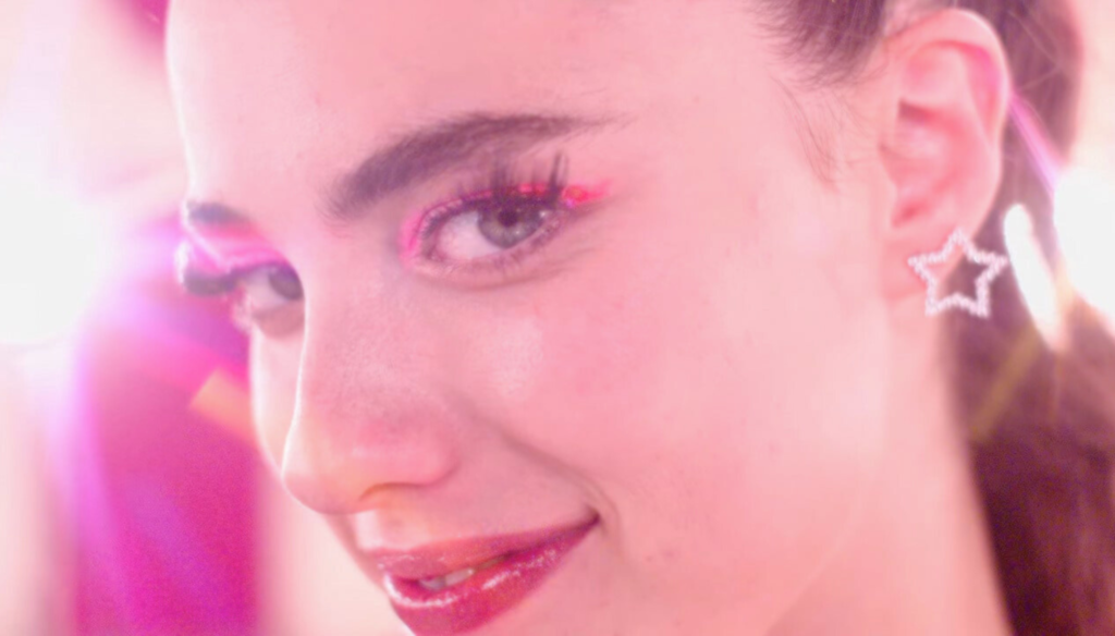 Margaret Qualley in una scena di The Substance (2024) di Coralie Fargeat