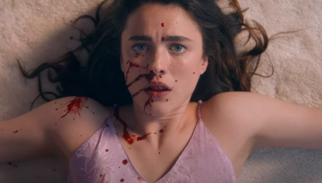 Margaret Qualley in una scena di The Substance (2024) di Coralie Fargeat