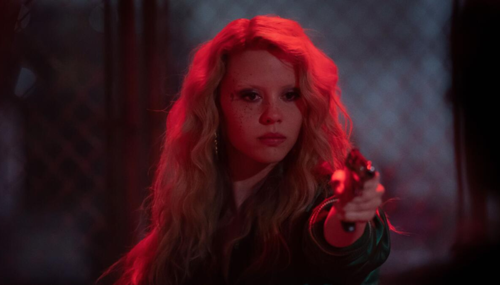 Mia Goth in una scena di MaXXXine (2024) è il terzo capitolo della saga di Maxine